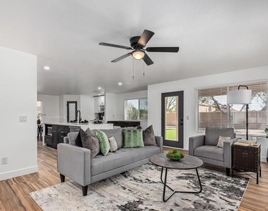 4233 E Raven Road - Photo Thumbnail 11