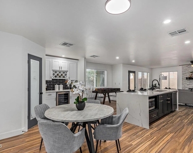 4233 E Raven Road - Photo Thumbnail 16