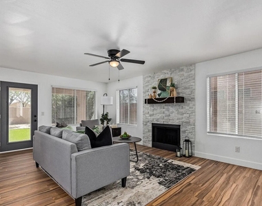 4233 E Raven Road - Photo Thumbnail 12