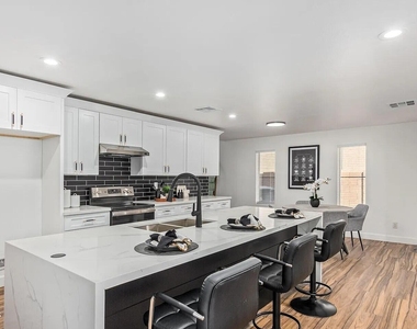 4233 E Raven Road - Photo Thumbnail 21