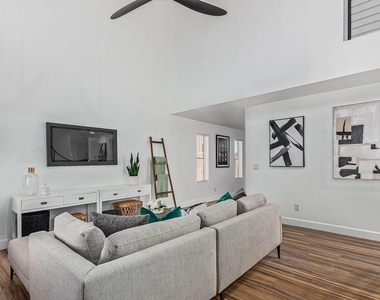 4233 E Raven Road - Photo Thumbnail 9