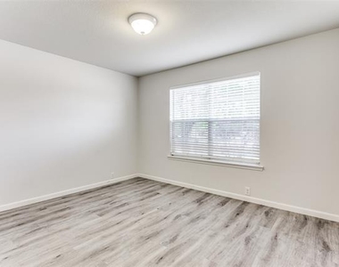 10405 Nettie Street - Photo Thumbnail 8