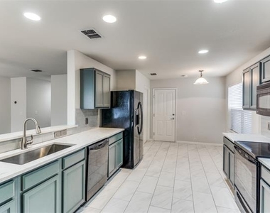 10405 Nettie Street - Photo Thumbnail 5
