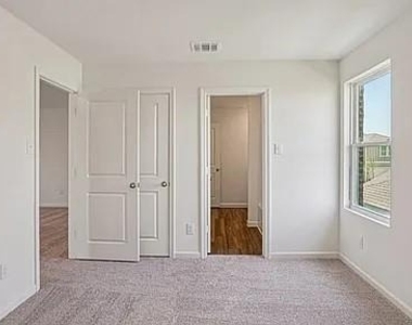 2305 Prairie Lane - Photo Thumbnail 19