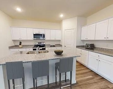 2305 Prairie Lane - Photo Thumbnail 6