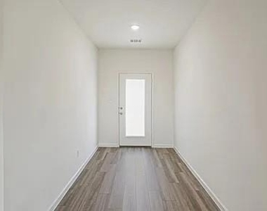 2305 Prairie Lane - Photo Thumbnail 18