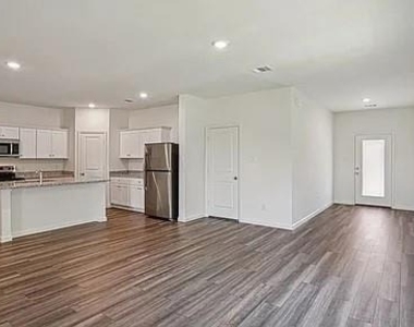 2305 Prairie Lane - Photo Thumbnail 8
