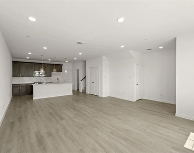 5720 Lakeview Drive - Photo Thumbnail 5