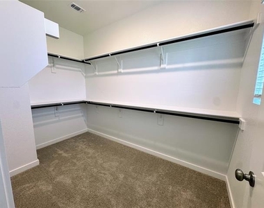 5720 Lakeview Drive - Photo Thumbnail 23