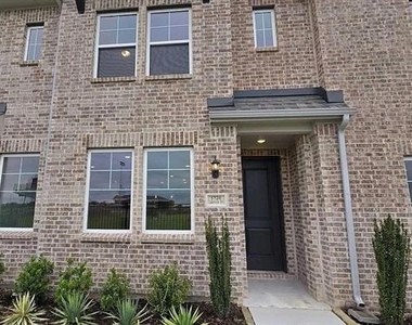 5720 Lakeview Drive - Photo Thumbnail 1