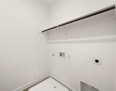 5720 Lakeview Drive - Photo Thumbnail 20