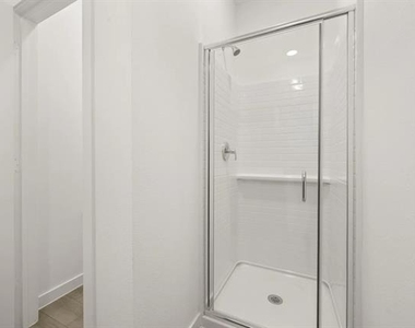 5720 Lakeview Drive - Photo Thumbnail 15
