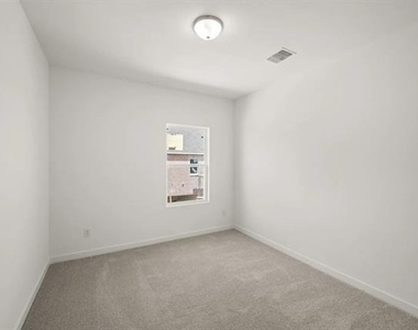 5720 Lakeview Drive - Photo Thumbnail 17