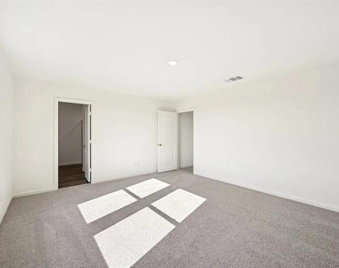 5723 Roadhouse Drive - Photo Thumbnail 8