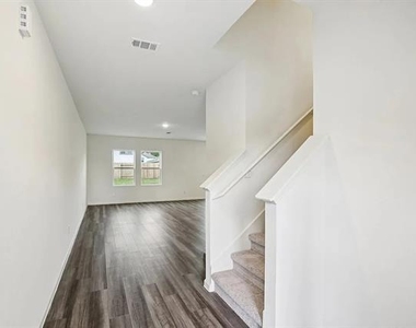 5723 Roadhouse Drive - Photo Thumbnail 1