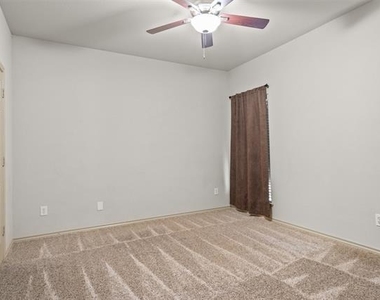 3200 Stonecrop Trail - Photo Thumbnail 15