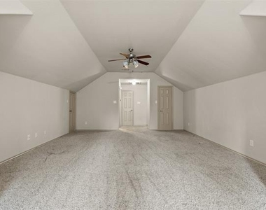 3200 Stonecrop Trail - Photo Thumbnail 18