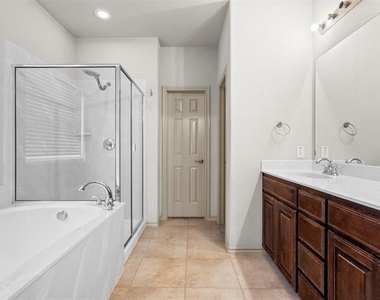 3200 Stonecrop Trail - Photo Thumbnail 11