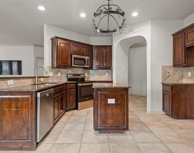 3200 Stonecrop Trail - Photo Thumbnail 7