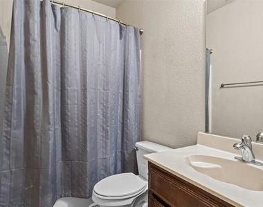 3200 Stonecrop Trail - Photo Thumbnail 14