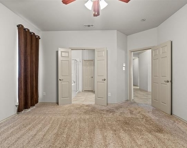 3200 Stonecrop Trail - Photo Thumbnail 10