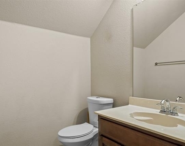 3200 Stonecrop Trail - Photo Thumbnail 19