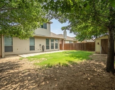 3200 Stonecrop Trail - Photo Thumbnail 23