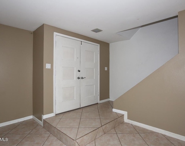 5114 N Granite Reef Road - Photo Thumbnail 6