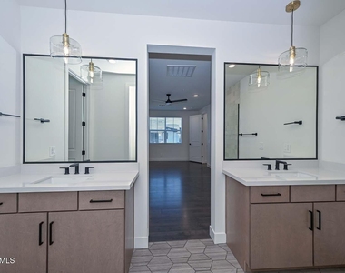 11300 N Casa Dega Drive - Photo Thumbnail 14