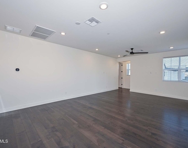 11300 N Casa Dega Drive - Photo Thumbnail 8