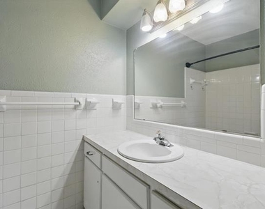 2925 Portales Drive - Photo Thumbnail 15