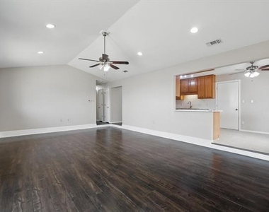 2925 Portales Drive - Photo Thumbnail 5