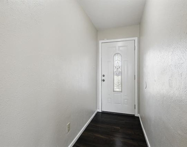 2925 Portales Drive - Photo Thumbnail 2