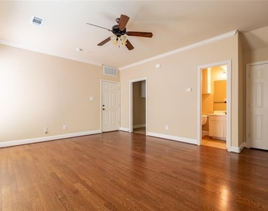 1912 Desoto Drive - Photo Thumbnail 9