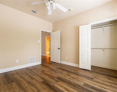 1912 Desoto Drive - Photo Thumbnail 6