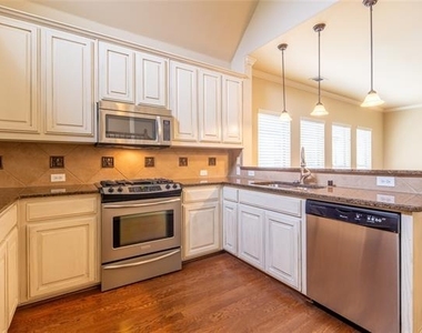 1912 Desoto Drive - Photo Thumbnail 2