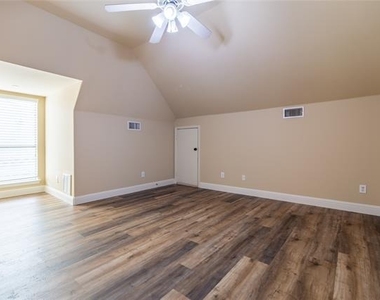 1912 Desoto Drive - Photo Thumbnail 16