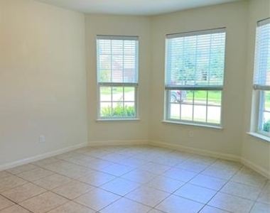 433 Winchester Drive - Photo Thumbnail 10