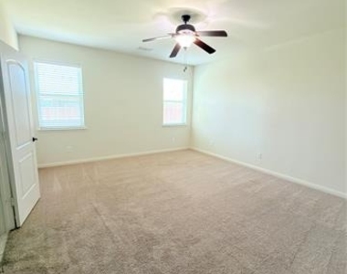 433 Winchester Drive - Photo Thumbnail 3
