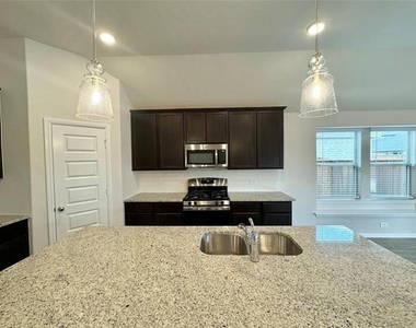 1424 Avalon Court - Photo Thumbnail 5