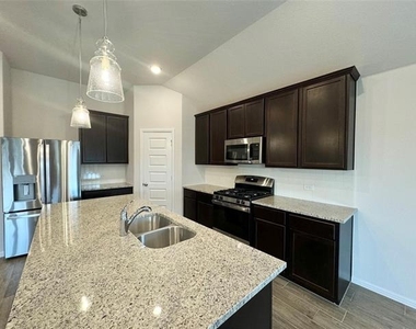 1424 Avalon Court - Photo Thumbnail 4