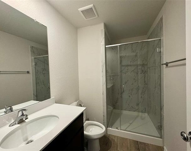 1424 Avalon Court - Photo Thumbnail 10