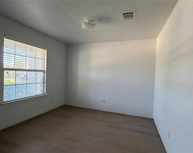2123 Meadow View Drive - Photo Thumbnail 15