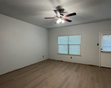 2123 Meadow View Drive - Photo Thumbnail 5