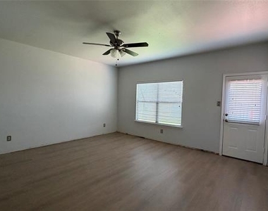2123 Meadow View Drive - Photo Thumbnail 11