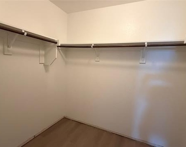 2123 Meadow View Drive - Photo Thumbnail 24