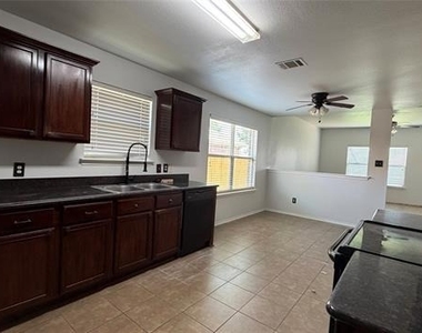 2123 Meadow View Drive - Photo Thumbnail 8