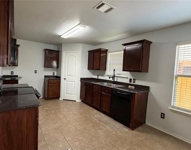 2123 Meadow View Drive - Photo Thumbnail 7