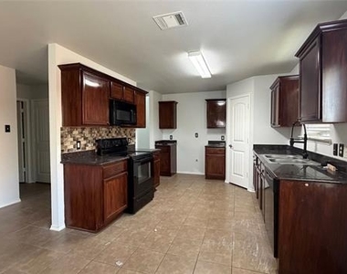 2123 Meadow View Drive - Photo Thumbnail 10