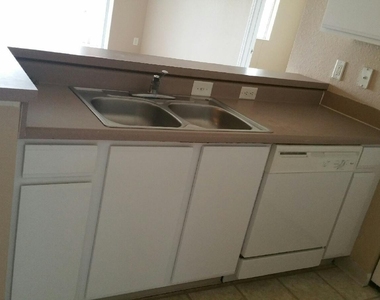 141 Sw Palm Drive - Photo Thumbnail 9